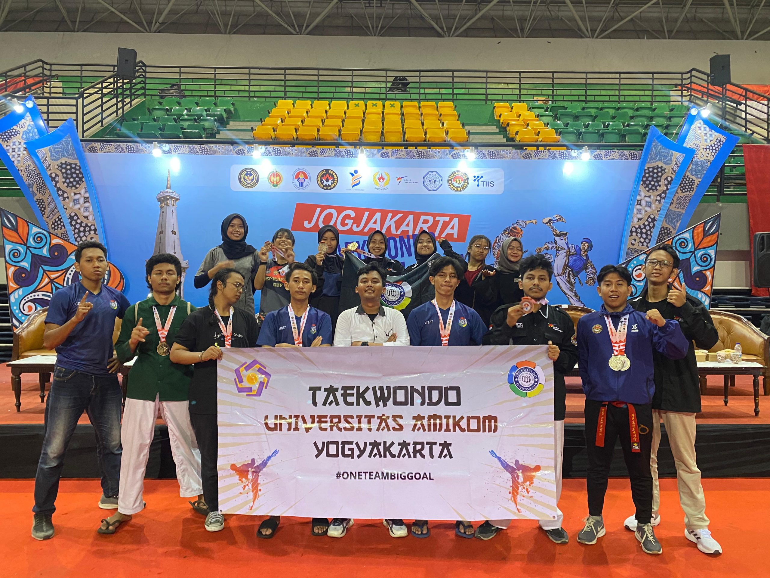 Amikom Menjamah Internasional Dalam Kejuaraan Jogjakarta Taekwondo Internasional Open 2023, 10 Medali Di Renggut ti-amikomyk.com